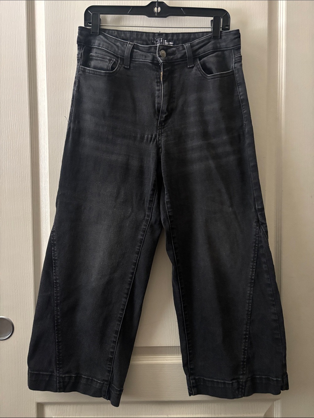 Time and Tru Women's Relaxed High Rise Wide-Leg Cropped Jeans in Black